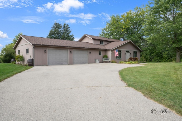 1 Belden School, GALENA, Illinois 61036, 3 Bedrooms Bedrooms, ,2 BathroomsBathrooms,House,For Sale,Belden School,202505977