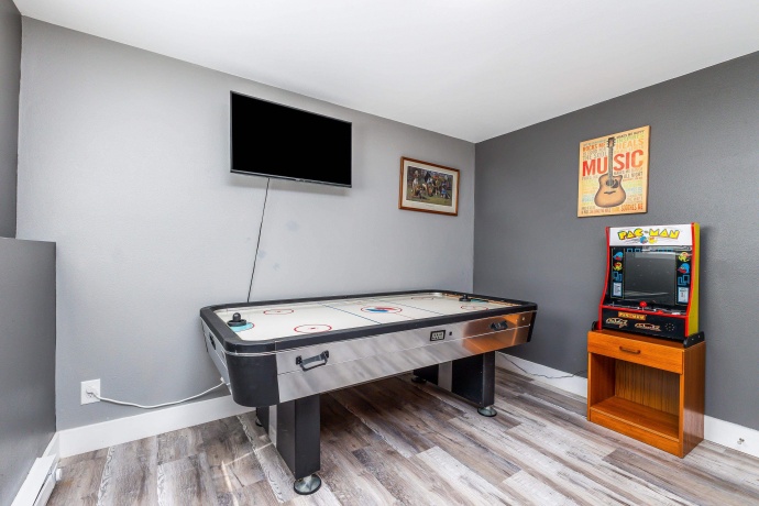 3 Briarwood, GALENA, Illinois 61036, 2 Bedrooms Bedrooms, ,1 BathroomBathrooms,House,For Sale,Briarwood,202505995