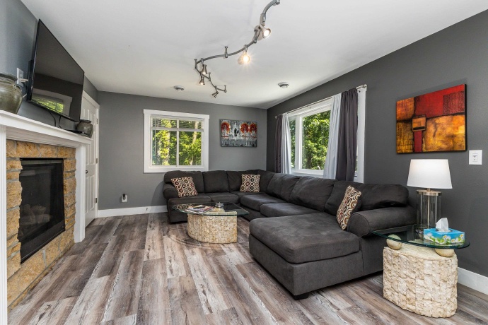 3 Briarwood, GALENA, Illinois 61036, 2 Bedrooms Bedrooms, ,1 BathroomBathrooms,House,For Sale,Briarwood,202505995