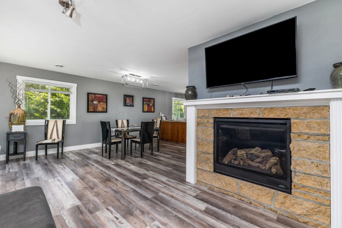 3 Briarwood, GALENA, Illinois 61036, 2 Bedrooms Bedrooms, ,1 BathroomBathrooms,House,For Sale,Briarwood,202505995