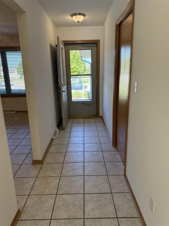 3127 Sandy Pointe, FREEPORT, Illinois 61032, 2 Bedrooms Bedrooms, ,2 BathroomsBathrooms,Condominium,For Sale,Sandy Pointe,202505996