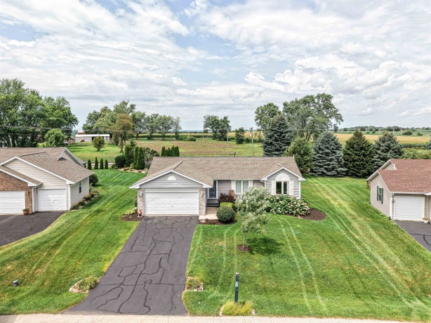 3810 Foxglove, WINNEBAGO, Illinois 61088, 3 Bedrooms Bedrooms, ,2 BathroomsBathrooms,House,For Sale,Foxglove,202504232