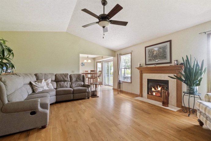 3810 Foxglove, WINNEBAGO, Illinois 61088, 3 Bedrooms Bedrooms, ,2 BathroomsBathrooms,House,For Sale,Foxglove,202504232