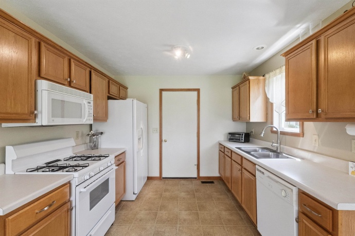 3810 Foxglove, WINNEBAGO, Illinois 61088, 3 Bedrooms Bedrooms, ,2 BathroomsBathrooms,House,For Sale,Foxglove,202504232