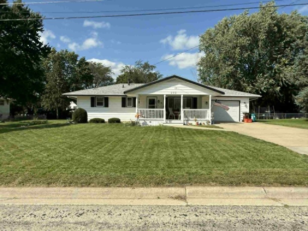 232 10th, PECATONICA, Illinois 61063, 3 Bedrooms Bedrooms, ,1 BathroomBathrooms,House,For Sale,10th,202506016