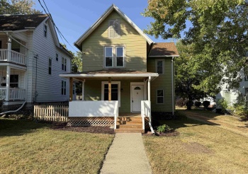 911 Peoria, DIXON, Illinois 61021, 2 Bedrooms Bedrooms, ,1 BathroomBathrooms,House,For Sale,Peoria,202506021