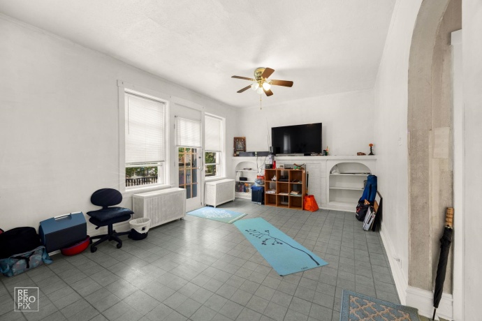 7227 DAMEN, CHICAGO, Illinois 60645, ,2 Units,For Sale,DAMEN,202506061