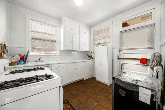 7227 DAMEN, CHICAGO, Illinois 60645, ,2 Units,For Sale,DAMEN,202506061