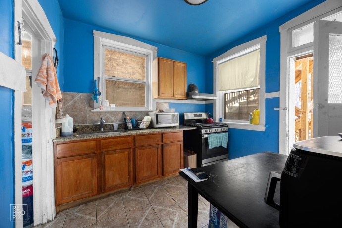 7227 DAMEN, CHICAGO, Illinois 60645, ,2 Units,For Sale,DAMEN,202506061