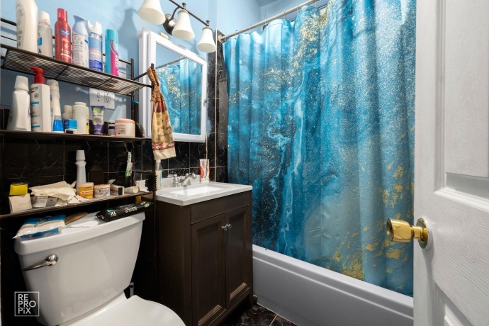 7227 DAMEN, CHICAGO, Illinois 60645, ,2 Units,For Sale,DAMEN,202506061