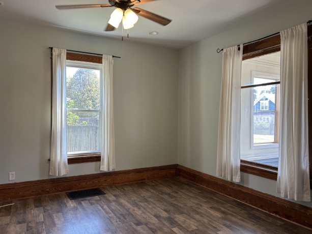 1204 3rd, MENDOTA, Illinois 61342, 3 Bedrooms Bedrooms, ,1 BathroomBathrooms,House,For Sale,3rd,202506086