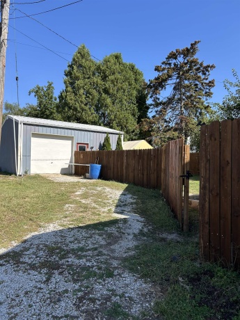 1204 3rd, MENDOTA, Illinois 61342, 3 Bedrooms Bedrooms, ,1 BathroomBathrooms,House,For Sale,3rd,202506086