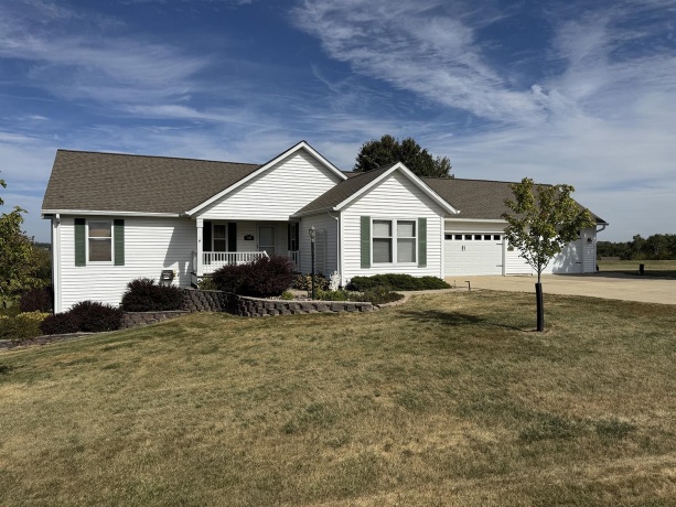 17-90 Whitewater, LAKE CARROLL, Illinois 61046, 4 Bedrooms Bedrooms, ,3 BathroomsBathrooms,House,For Sale,Whitewater,202506111