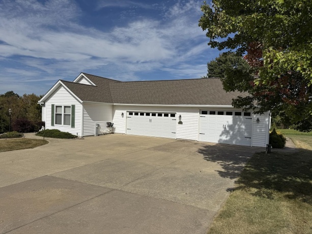 17-90 Whitewater, LAKE CARROLL, Illinois 61046, 4 Bedrooms Bedrooms, ,3 BathroomsBathrooms,House,For Sale,Whitewater,202506111