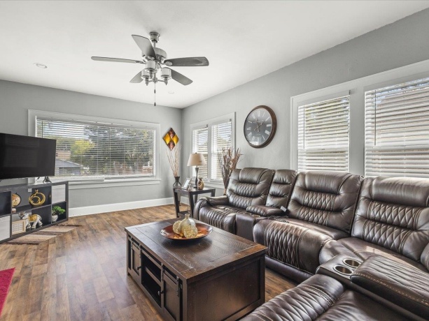 422 Rockford, ROCKFORD, Illinois 61107, 5 Bedrooms Bedrooms, ,2 BathroomsBathrooms,House,For Sale,Rockford,202506125