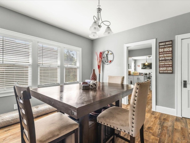 422 Rockford, ROCKFORD, Illinois 61107, 5 Bedrooms Bedrooms, ,2 BathroomsBathrooms,House,For Sale,Rockford,202506125