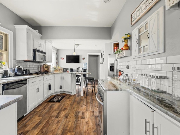 422 Rockford, ROCKFORD, Illinois 61107, 5 Bedrooms Bedrooms, ,2 BathroomsBathrooms,House,For Sale,Rockford,202506125