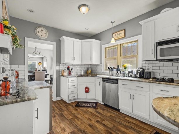 422 Rockford, ROCKFORD, Illinois 61107, 5 Bedrooms Bedrooms, ,2 BathroomsBathrooms,House,For Sale,Rockford,202506125