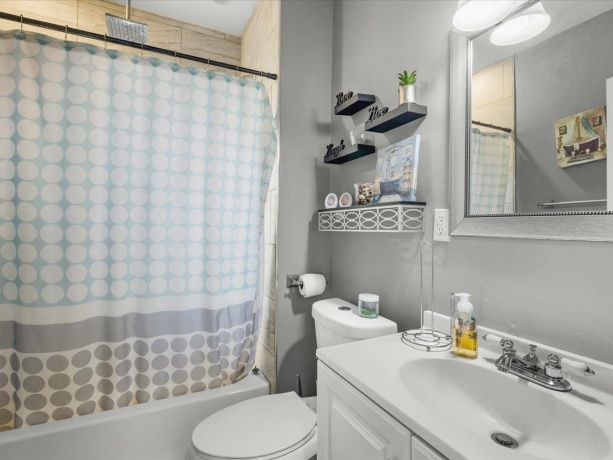 422 Rockford, ROCKFORD, Illinois 61107, 5 Bedrooms Bedrooms, ,2 BathroomsBathrooms,House,For Sale,Rockford,202506125