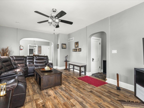 422 Rockford, ROCKFORD, Illinois 61107, 5 Bedrooms Bedrooms, ,2 BathroomsBathrooms,House,For Sale,Rockford,202506125