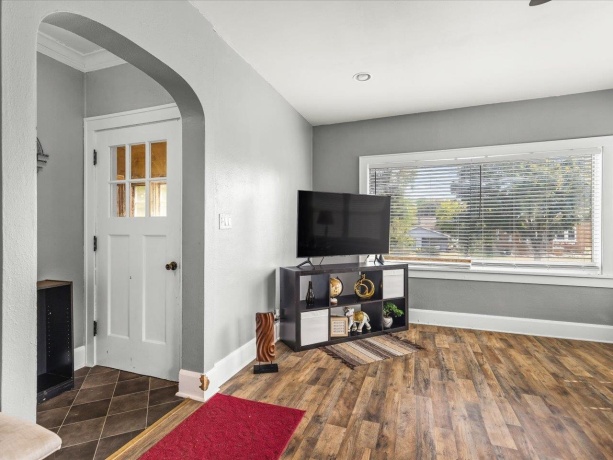 422 Rockford, ROCKFORD, Illinois 61107, 5 Bedrooms Bedrooms, ,2 BathroomsBathrooms,House,For Sale,Rockford,202506125