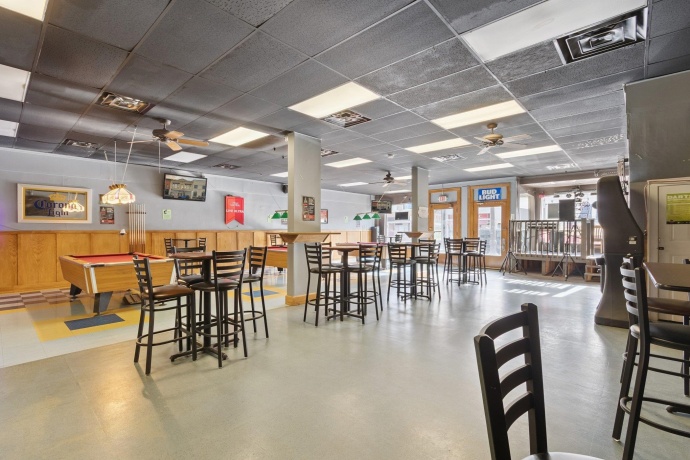 522 State, BELVIDERE, Illinois 61008, ,5+ Units,For Sale,State,202506148