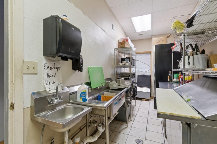 522 State, BELVIDERE, Illinois 61008, ,5+ Units,For Sale,State,202506148