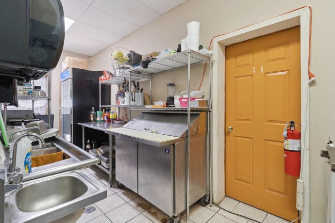 522 State, BELVIDERE, Illinois 61008, ,5+ Units,For Sale,State,202506148