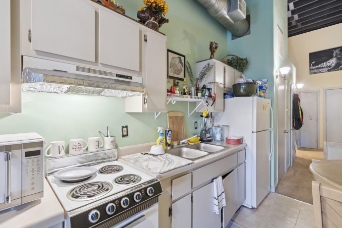 522 State, BELVIDERE, Illinois 61008, ,5+ Units,For Sale,State,202506148