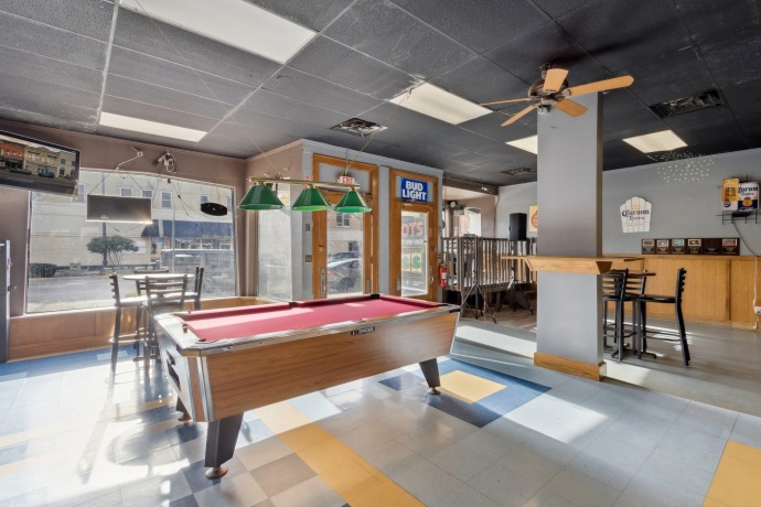 522 State, BELVIDERE, Illinois 61008, ,5+ Units,For Sale,State,202506148