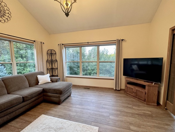 7 Hawthorn, GALENA, Illinois 61036, 4 Bedrooms Bedrooms, ,3 BathroomsBathrooms,House,For Sale,Hawthorn,202506159