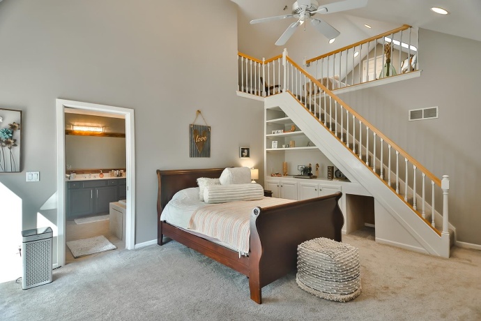 Vaulted Ceilings. Loft