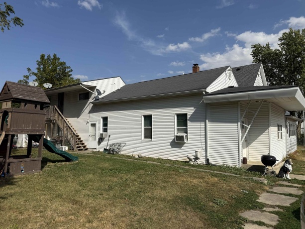 109 Main, HOLCOMB, Illinois 61043, ,3 - 4 Units,For Sale,Main,202506215
