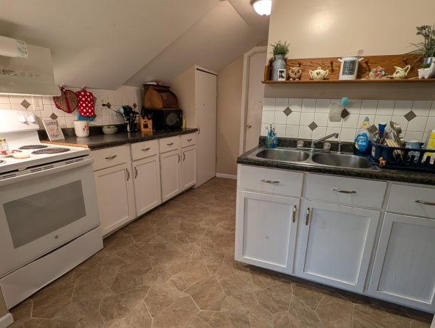 109 Main, HOLCOMB, Illinois 61043, ,3 - 4 Units,For Sale,Main,202506215