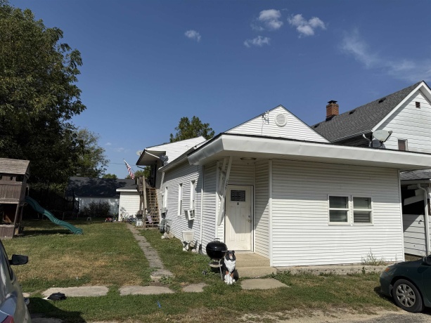 109 Main, HOLCOMB, Illinois 61043, ,3 - 4 Units,For Sale,Main,202506215