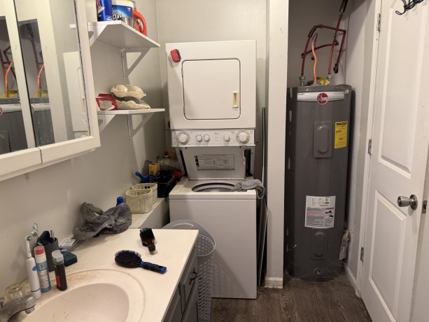 109 Main, HOLCOMB, Illinois 61043, ,3 - 4 Units,For Sale,Main,202506215