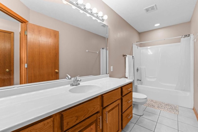 2640 SIOUX, ROCKFORD, Illinois 61109, 4 Bedrooms Bedrooms, ,3 BathroomsBathrooms,House,For Sale,SIOUX,202506228