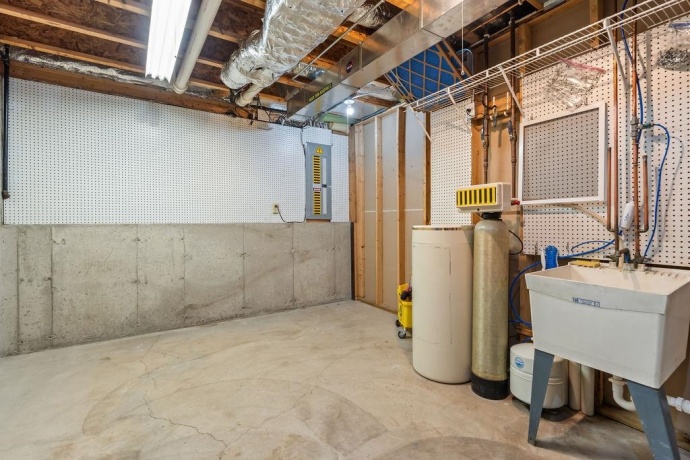 2640 SIOUX, ROCKFORD, Illinois 61109, 4 Bedrooms Bedrooms, ,3 BathroomsBathrooms,House,For Sale,SIOUX,202506228