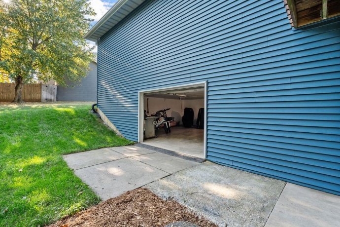 2640 SIOUX, ROCKFORD, Illinois 61109, 4 Bedrooms Bedrooms, ,3 BathroomsBathrooms,House,For Sale,SIOUX,202506228