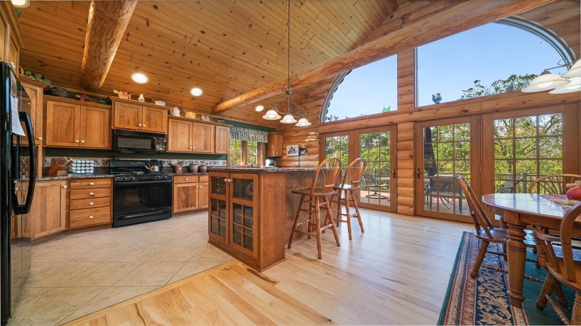 5810 Lightsville, LEAF RIVER, Illinois 61047, 3 Bedrooms Bedrooms, ,3 BathroomsBathrooms,House,For Sale,Lightsville,202506231