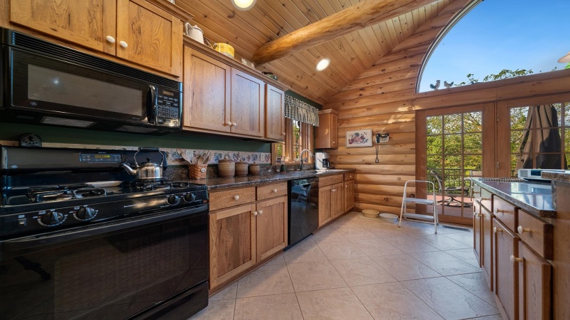 5810 Lightsville, LEAF RIVER, Illinois 61047, 3 Bedrooms Bedrooms, ,3 BathroomsBathrooms,House,For Sale,Lightsville,202506231