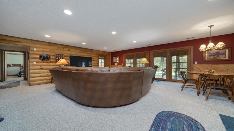 5810 Lightsville, LEAF RIVER, Illinois 61047, 3 Bedrooms Bedrooms, ,3 BathroomsBathrooms,House,For Sale,Lightsville,202506231