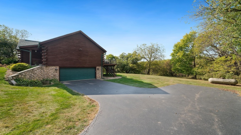 5810 Lightsville, LEAF RIVER, Illinois 61047, 3 Bedrooms Bedrooms, ,3 BathroomsBathrooms,House,For Sale,Lightsville,202506231