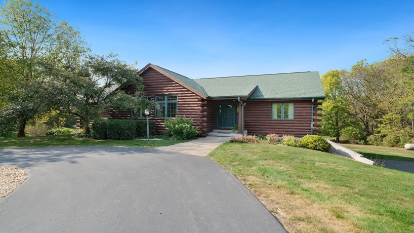 5810 Lightsville, LEAF RIVER, Illinois 61047, 3 Bedrooms Bedrooms, ,3 BathroomsBathrooms,House,For Sale,Lightsville,202506231