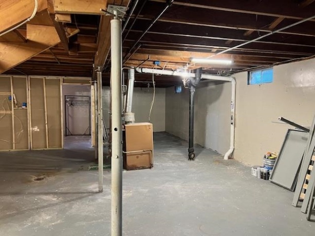 1308 Empire Ct, FREEPORT, Illinois 61032, 3 Bedrooms Bedrooms, ,2 BathroomsBathrooms,House,For Sale,Empire Ct,202506233