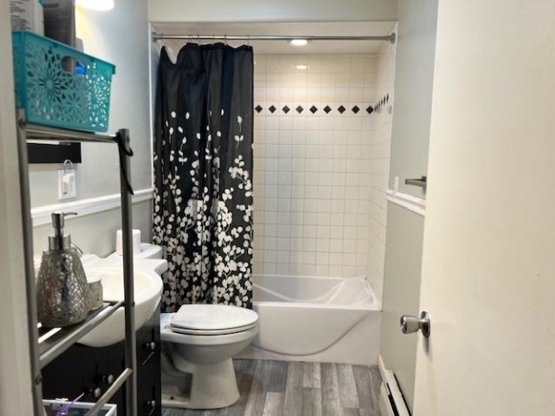 1308 Empire Ct, FREEPORT, Illinois 61032, 3 Bedrooms Bedrooms, ,2 BathroomsBathrooms,House,For Sale,Empire Ct,202506233