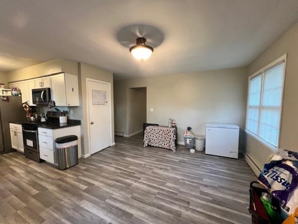 1308 Empire Ct, FREEPORT, Illinois 61032, 3 Bedrooms Bedrooms, ,2 BathroomsBathrooms,House,For Sale,Empire Ct,202506233