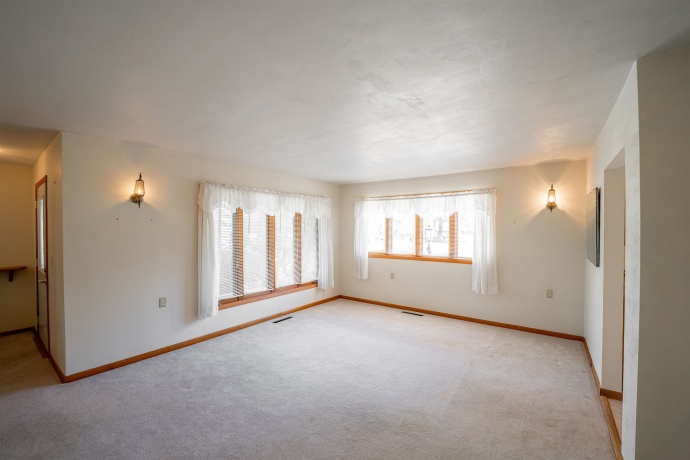 15361 Bluff, SOUTH BELOIT, Illinois 61080, 3 Bedrooms Bedrooms, ,2 BathroomsBathrooms,House,For Sale,Bluff,202506236