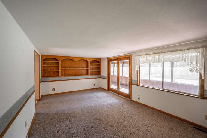 15361 Bluff, SOUTH BELOIT, Illinois 61080, 3 Bedrooms Bedrooms, ,2 BathroomsBathrooms,House,For Sale,Bluff,202506236