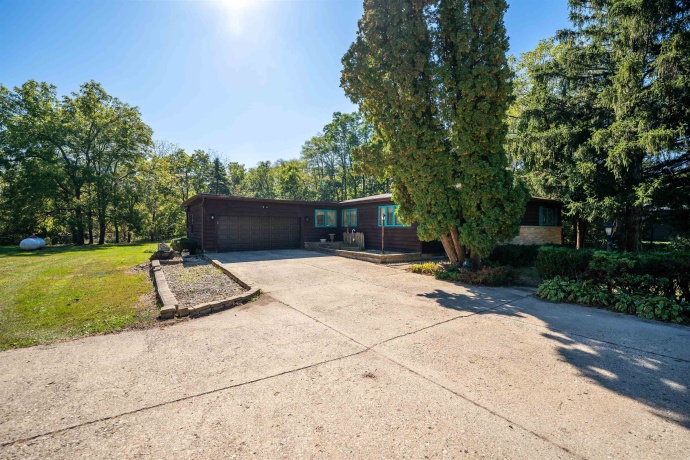 15361 Bluff, SOUTH BELOIT, Illinois 61080, 3 Bedrooms Bedrooms, ,2 BathroomsBathrooms,House,For Sale,Bluff,202506236